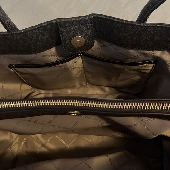 MICHAEL MICHAEL KORS LARGE TOTE - Picture 9 of 11